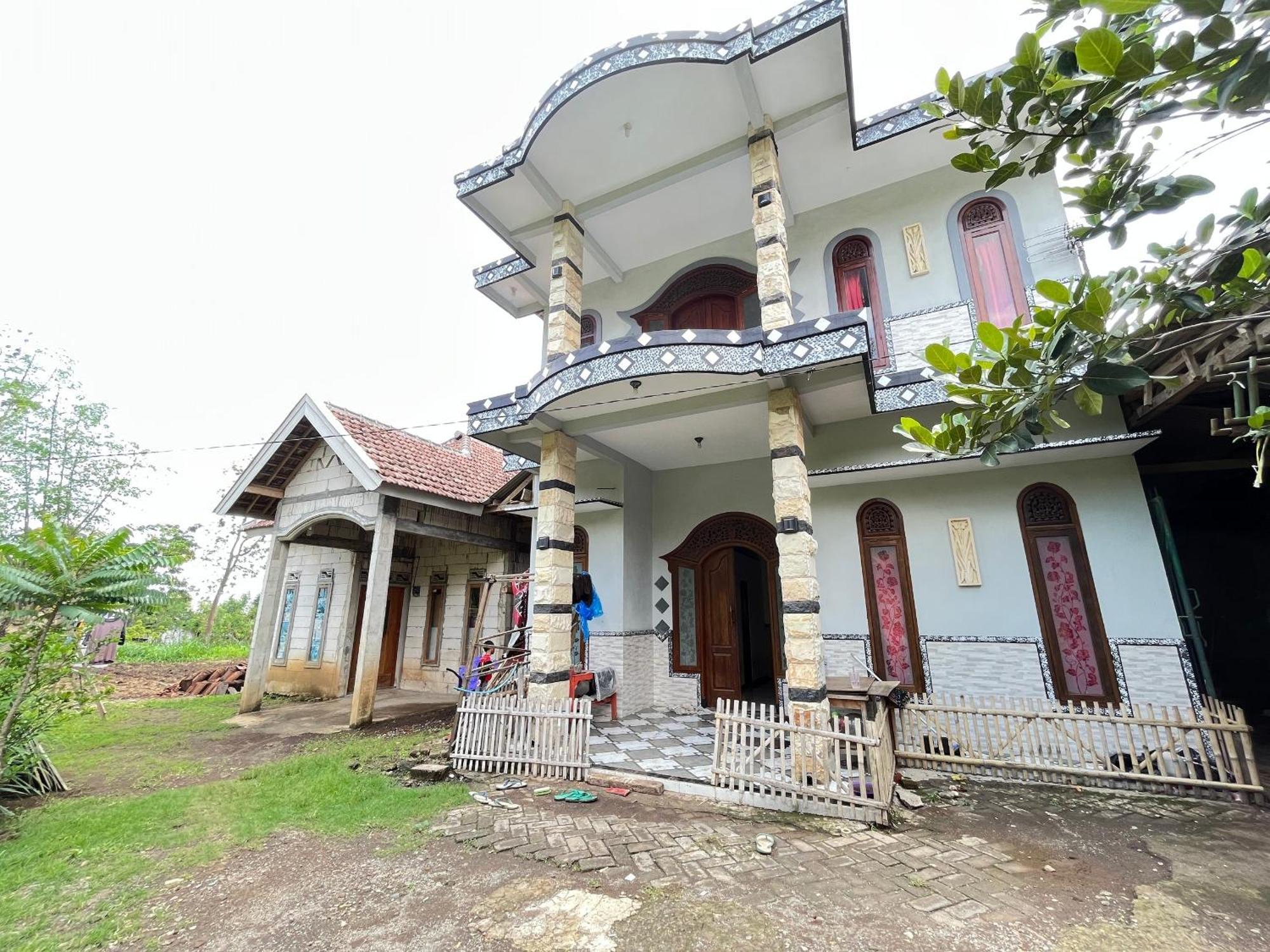 فندق Spot On 93423 Kost Berkah Near Kebun Teh Wonosari لاوانج المظهر الخارجي الصورة